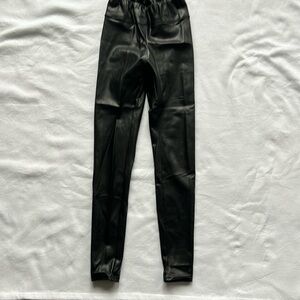 Aritzia, Wilfred, free, skin tight leggings in size extra small